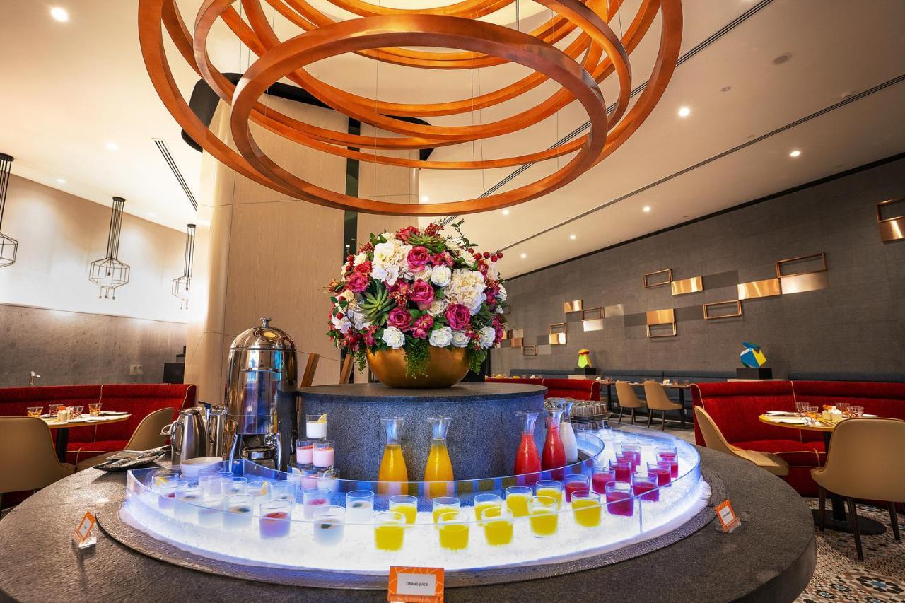M World Hotel Formerly Known As Avante Hotel Petaling Jaya Exterior photo The interior of the restaurant